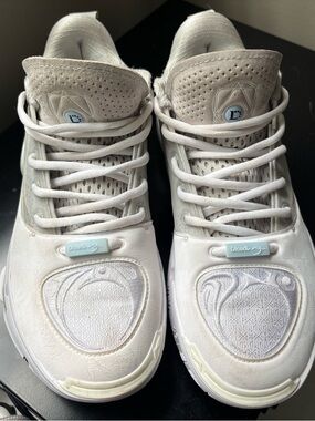 Men's Athletic Shoes - White/Tan Lightweight Performance Sneakers